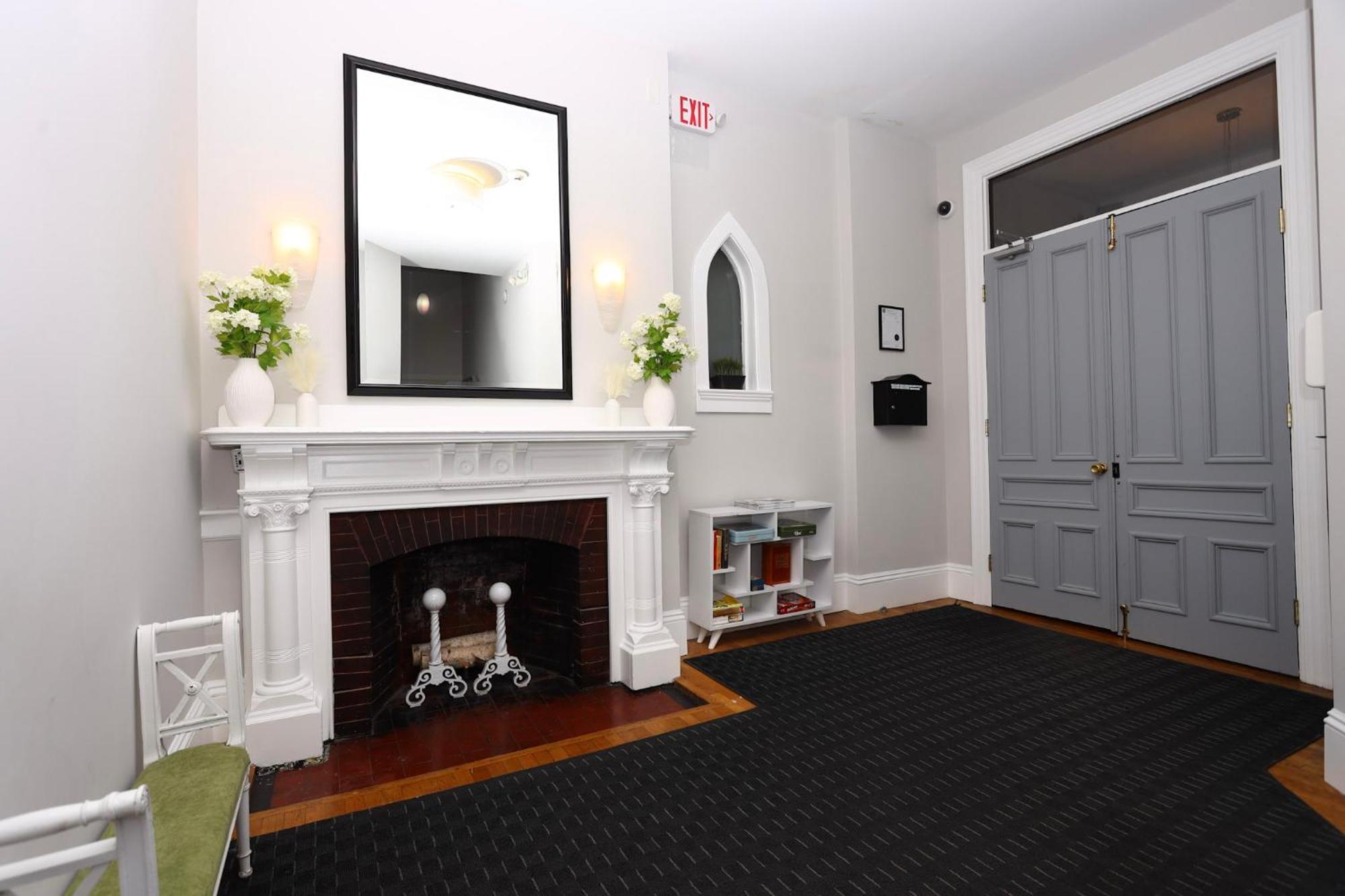Stylish Newbury Street Studio, #4 Boston Exterior photo